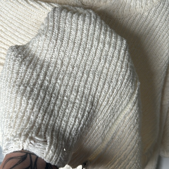 Sweater and Shorts Set - Picture 10 of 11